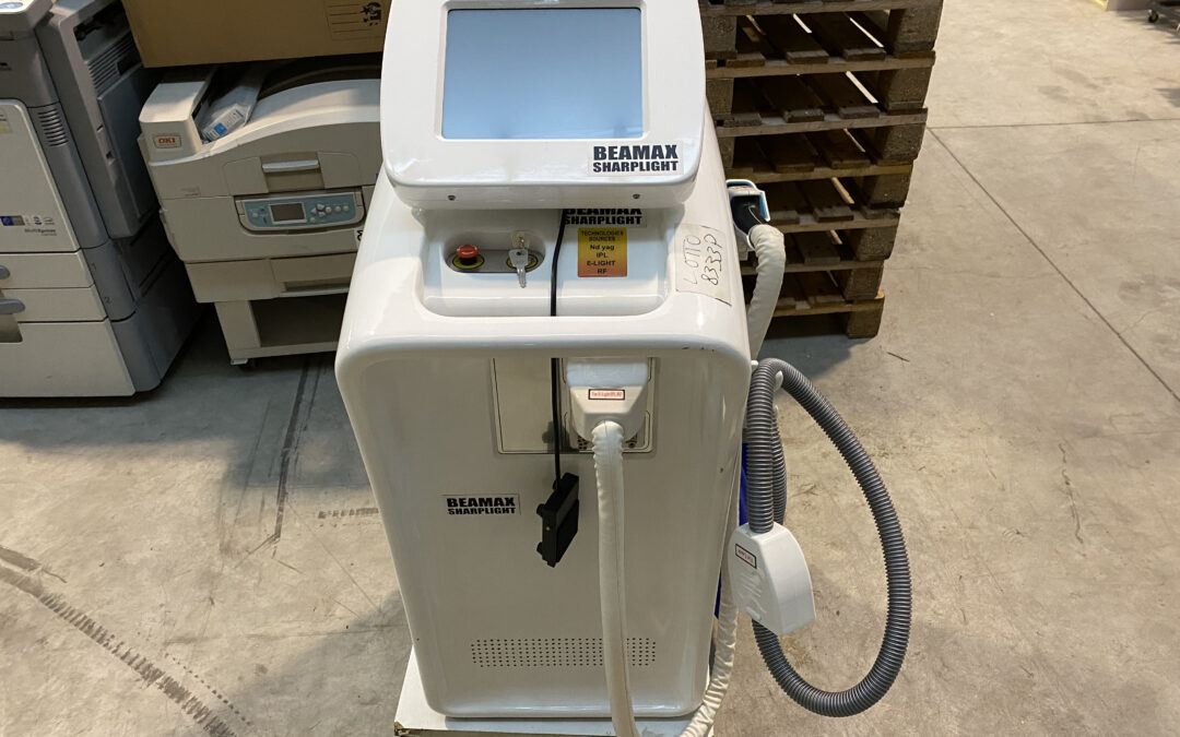 MACCHINARIO PER EPILAZIONE A LUCE PULSATA