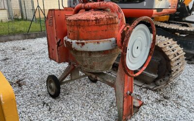 BETONIERA / TRAMOGGIA / N.2 SECCHIONI PER CEMENTO