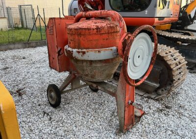 BETONIERA / TRAMOGGIA / N.2 SECCHIONI PER CEMENTO