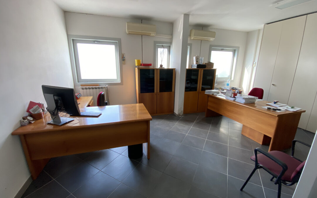 SCRIVANIE COMPLETE CON MOBILI