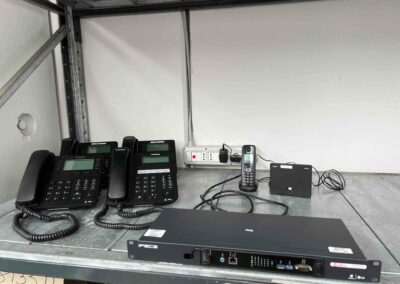 CALL SERVER IPECS CON 4 TELEFONI