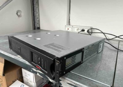 APC SMART-UPS 1000va