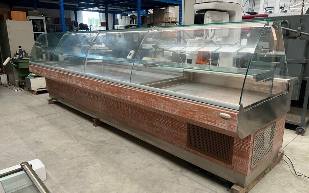 VETRINA 4,5 mt REFRIGERATA/NEUTRA